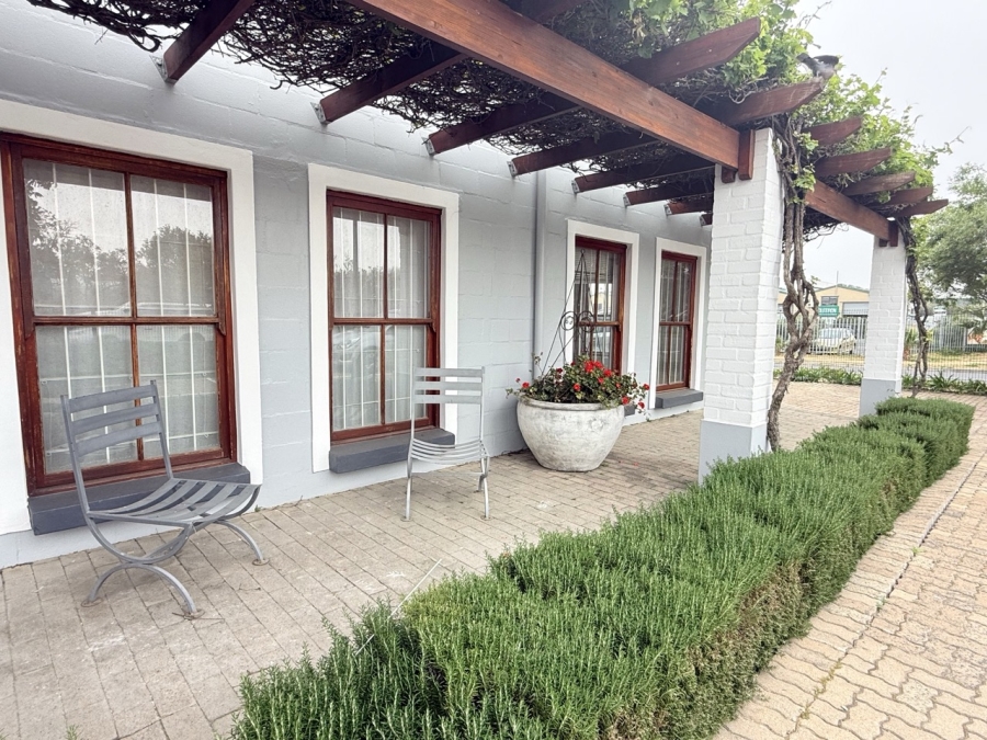 To Let Commercial Property for Rent in Somerset West Business Park Western Cape